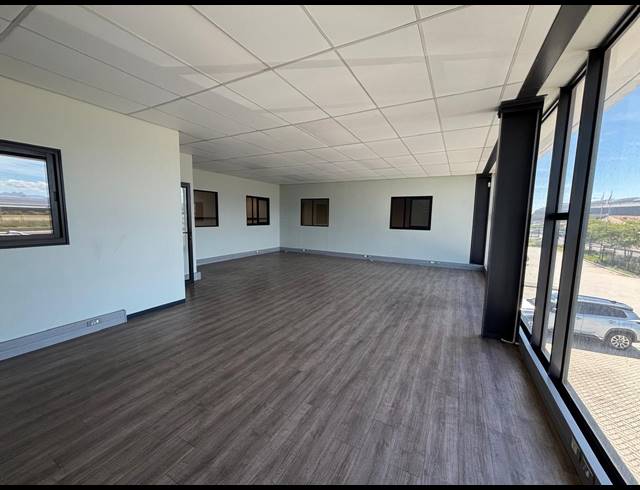 751M² FACTORY TO LET IN STIKLAND INDUSTRIAL